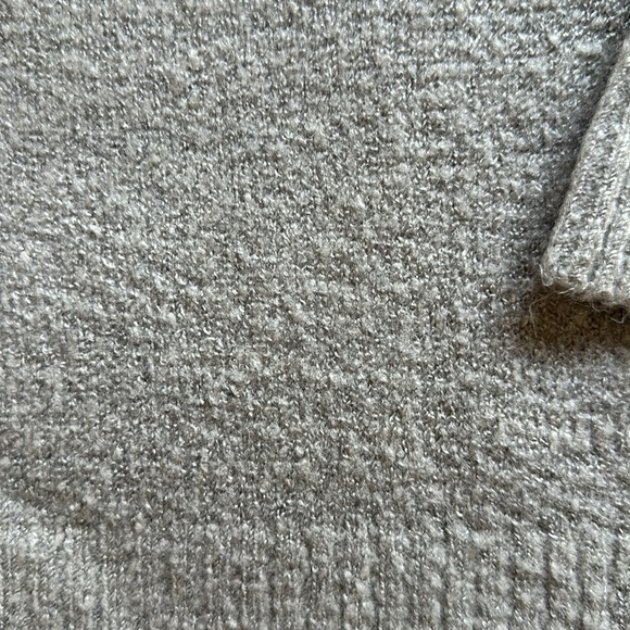 Forever 21 Boxy Crop Sweater - Picture 3 of 4